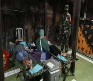 Babinsa Koramil Pasar kliwon Gandeng PMI Dan Karangtaruna Adakan Donor darah Di Wilayah Binaannya