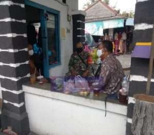 Babinsa Kauman Sambangi Pasar Cinderamata