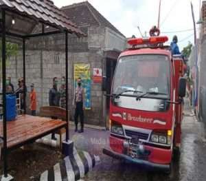 Babinsa Dampingi Pelaksanaan Penyemprotan Gabungan