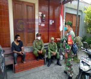 Babinsa Kauman Aktif Laksanakan Komsos Dengan Linmas dan Warga Binaan