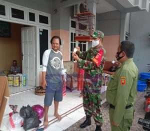 Babinsa Kelurahan Tipes Kawal Adaptasi Kebiasaqn Baru