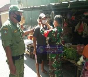Jaga Kesehatan Dimasa Pandemi,Babinsa Kepatihan Wetan Himbau  Warga Tetap Pakai Masker