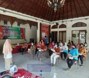 Jaga Kesehatan Warga Binaannya Babinsa Dampingi UPT Puskesmas Berikan Layanan Posbindu