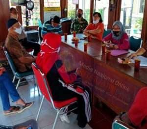 Peran Aktif Sertu Jhony Rakor Persiapan Penyaluran Bantuan Sosial Tunai (BST) Diwilayahnya