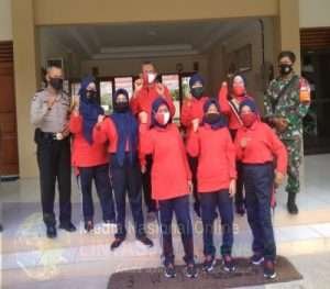 Sertu Widada Dan Serda Marulak Gelar Komsos Dengan Guru SMP Di Wilayahnya