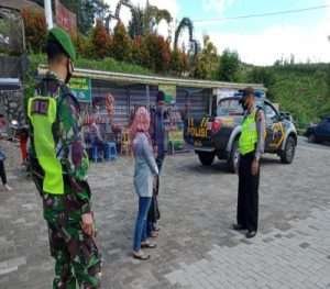 Babinsa Pantau Prokes Di Merapi Garden