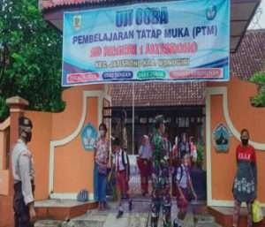 Uji Coba PTM, Koramil Dan Polsek Awasi Penerapan Protokol Kesehatan