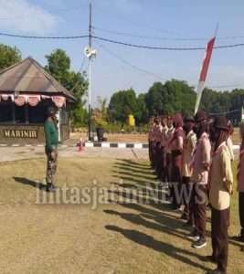 PRAMUKA SAKA BAHARI PANGKALAN PUSLATPURMAR 3 GRATI MENERIMA MATERI LATIHAN