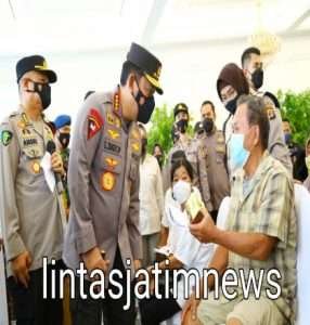 Tinjau Vaksinasi Serentak se-Indonesia, Kapolri Instruksikan Akselerasi ke Lansia dan Anak-Anak
