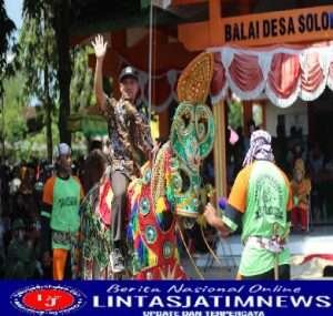 Kepala Desa Naik Jaran Jenggo Saat Solokuro Culture Festival