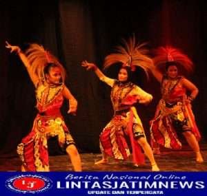 Maba: Mahasiswa Berbudaya, Gelaran Teater Lingkar Peringati Dies Natalis Stikosa AWS ke-58