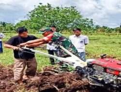Babinsa Koramil 02/ Muara Siberut Serka Robin Sianturi Melaksanakan Kegiatan Pemanfaatan lahan Kosong Islamic Center