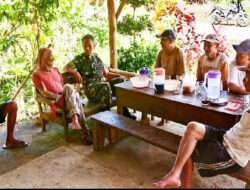Kodim 0319/Mentawai Serda Chairul melaksanakan Komunikasi Sosial bersama toko Masyarakat