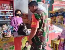 Pantau Harga Minyak Goreng Curah, Babinsa Kodim 0802/Ponorogo Blusukan Pasar
