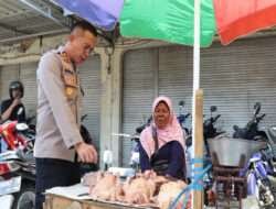 Bersama Satgas Pangan Kapolres Ponorogo Cek Pasar Jambon Pantau Harga dan Stok Bahan Pokok
