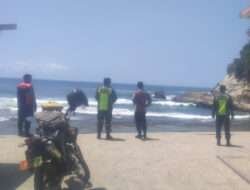 Selama Natura, Anggota Koramil 0801/11Donorojo, Bantu Amankan Tempat Wisata Pantai Klayar