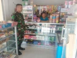 Yakinkan Kestabilan Harga Sembako, Babinsa Sumber Turun Langsung Cek di Toko-toko Kelontong