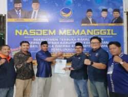 Rusdinur SH.,MH Mengembalikan Formulir Pendaftaran Bakal Calon Bupati Kampar di Sekretariat DPD Partai Nasdem