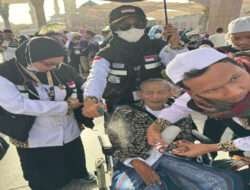 Kisah Polwan Bantu Jemaah Haji saat Cuaca Panas di Arab Saudi