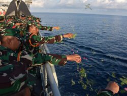 Lattek WJY 23, Teruskan Perjuangan Pahlawan, Siswa Kodiklatal Tabur Bunga di Laut