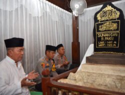Kapolres Gresik Ziarah ke Makam Tokoh Penyebar Islam: Menghormati dan Mengenang Jasa Leluhur