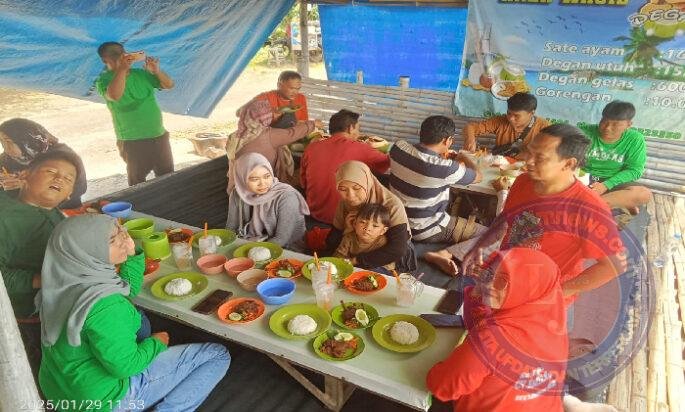 Kuliner BEBEK SOPONYONO yang Nikmat di Pesisir Laut Suramadu