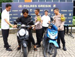 Senyum Warga usai Kapolres Gresik Kembalikan Motor Curian Kepada Pemilik Kendaraan