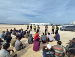 Satlantas Polres Gresik Gelar Edukasi Keselamatan Berkendara bagi Pengemudi Truk PT. KAS Manyar dalam Operasi Keselamatan Semeru 2025