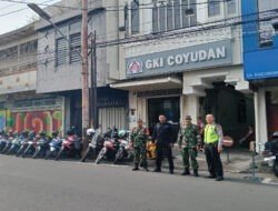 Babinsa Jayengan dan Piket Koramil 03 Serengan, Amankan Ibadah Minggu
