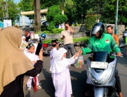 Sambut Ramadhan, Siswa Paud Islam Bakti 5 Randuagung Bagikan Sembako