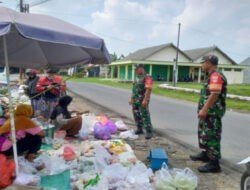 Babinsa Pantau Harga Kebutuhan Pokok di Pasar Jelang Ramadhan, Jaga Stabilitas Harga