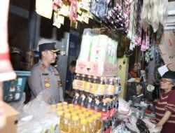 Kapolres Lamongan Bersama Dinas Perdagangan Sidak Pasar Sidoharjo, Pastikan Harga dan Stok Bahan Pokok Stabil Jelang Idul Fitri