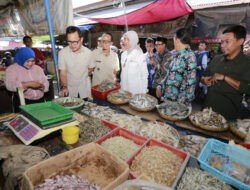 Cek Stabilitas Harga Pangan, Wamendagri Bima Arya Kunjungi Pasar Cikurubuk Tasikmalaya