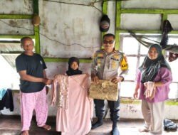 Kapolsek PMK beri Bantuan Baju Lebaran dan Santunan