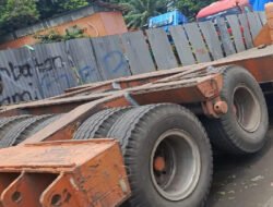 Lowbed Container Parkir Sembarangan di Akses Marunda, Dishub Dinilai Tutup Mata