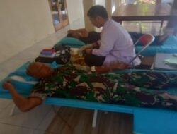 Wujud Peduli Kemanusiaan Babinsa Gombang Turut Donor Darah