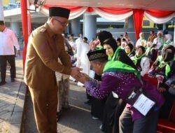 Wabup dr.Asluchul Alif: Semoga Pulang dengan Haji yang Mabrur, 260 Jamaah Calon Haji Gresik Berangkat.