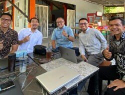 Tiga Orang Dosen Stikosa AWS Secara Bersamaan Peroleh Hibah Kemendikbudristek