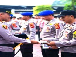 Personil Berprestasi Polsek Kotabaru Mendapatkan Penghargaan dari Kapolres Karawang