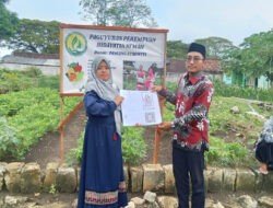 Serah Terima Sertifikat Halal Kuota Gratis untuk Ibu-ibu UMKM
