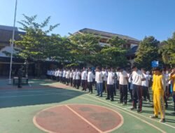 Babinsa Danukusuman Berikan Latihan PBB Kepada Siswa Baru SMKN 3 Surakarta