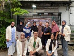 Mahasiswa Stikosa AWS Membersamai UMKM Kampung Kue Rungkut Surabaya untuk Melek Digital