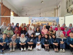 Mahasiswa UNAIR BBK 6 dan Puskesmas Genting Kalianak Gencarkan Edukasi TBC Lewat Program SEHATI