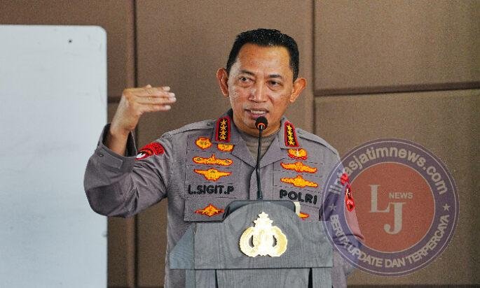 Tinjau Penanganan Karhutla Kalbar, Kapolri Ungkap Titik Api Terus Menurun