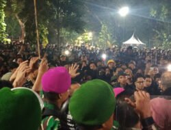 Massa meminta Gubernur Untuk Melepaskan Rekannya yang di Tahan