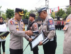 Kapolresta Banyuwangi Berikan Penghargaan kepada 43 Personel Berprestasi