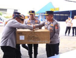 Polri Berangkatkan Bantuan Kemanusiaan ke NTT untuk Bantu Korban Banjir dan Longsor