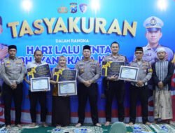 Hari Lalu Lintas Bhayangkara ke-70, Satlantas Polres Gresik Gelar Tasyakuran dan Beri Penghargaan Anggota Berprestasi