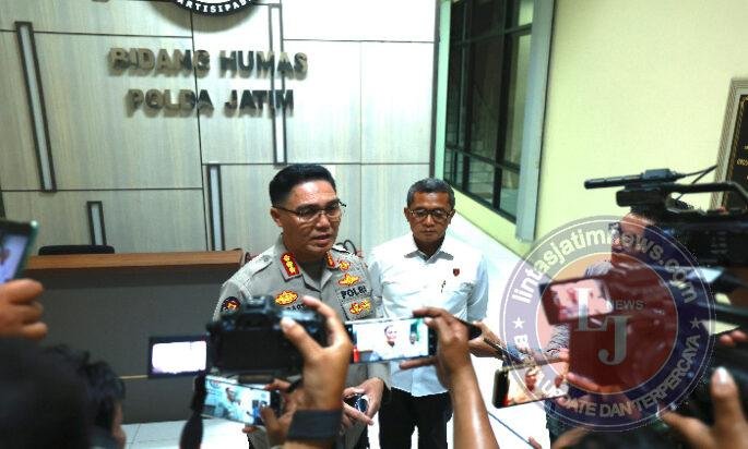 Polda Jatim Kembalikan Buku Sitaan yang Tidak Terkait dengan Tindak Pidana