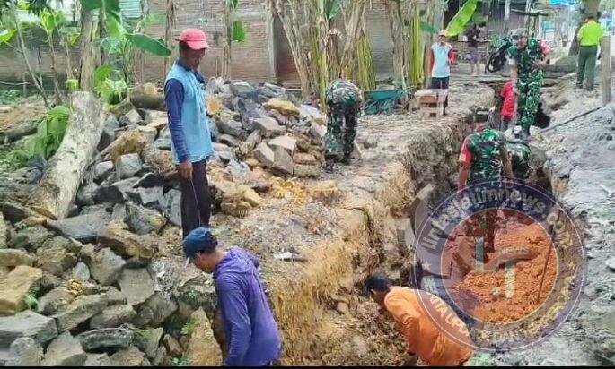 Babinsa Gelar Karya Bakti Pembuatan Talud Jalan, Wujud Kepedulian Perbaikan Infrastruktur